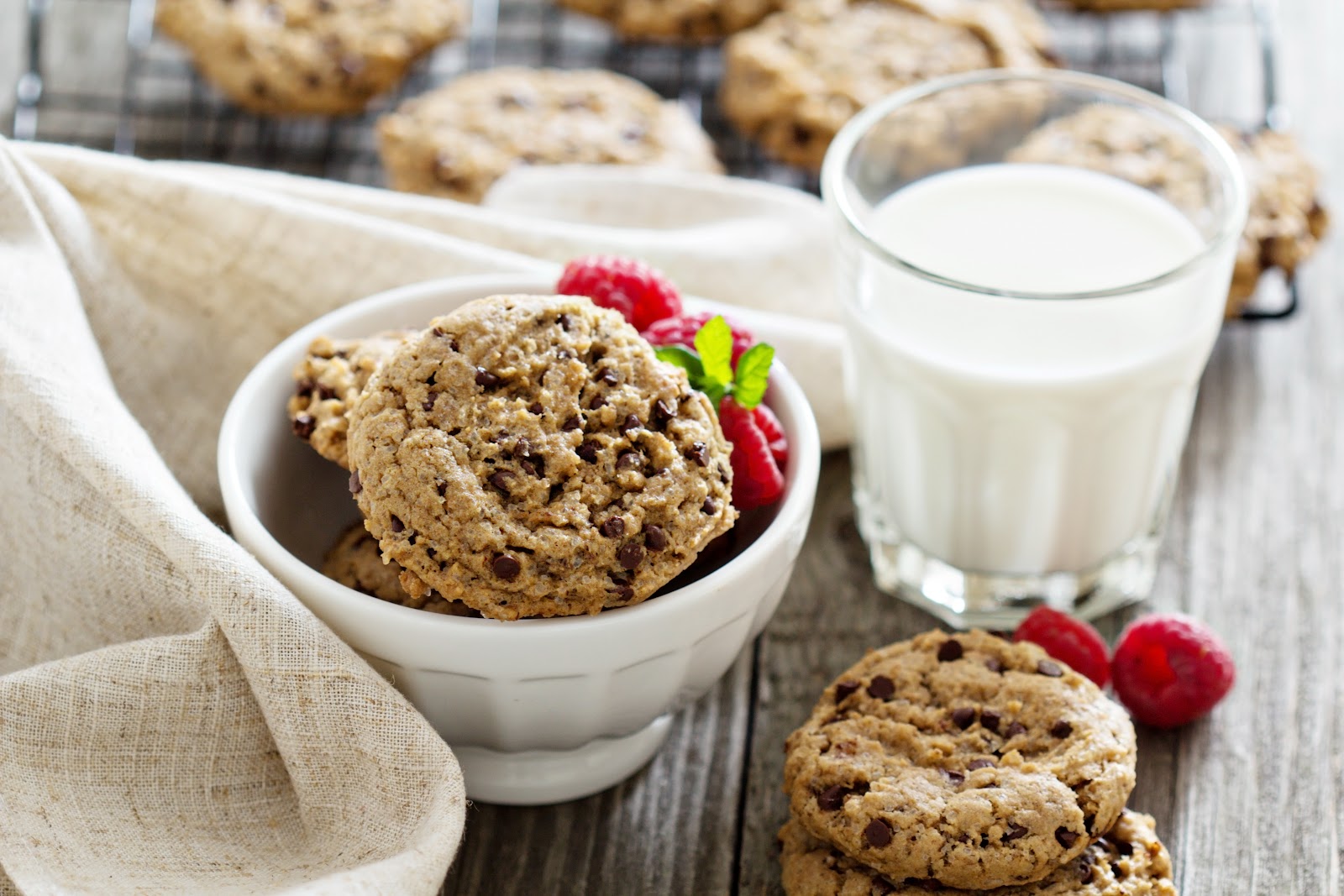 Quais são os benefícios do whey protein em cookies e bolos?