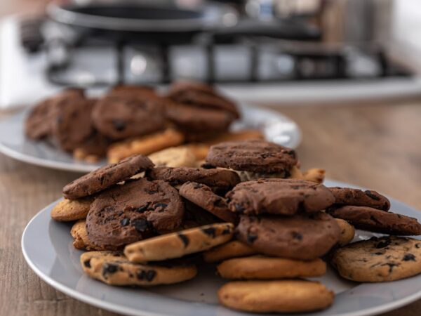 Qual a diferença entre os biscoitos proteicos e os biscoitos comuns?