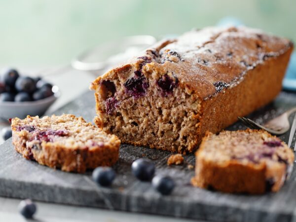 Receitas Simples: 5 Ideias de Sobremesas Fit Usando o Seu Bolo de Whey como Base