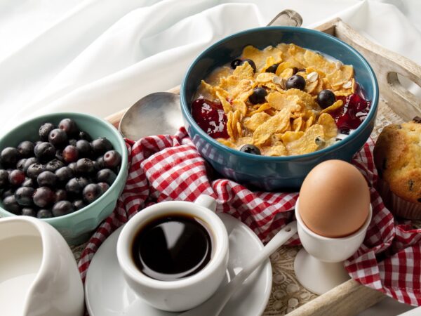 3 Ideias de Café da Manhã Proteico Prontas em Menos de 5 Minutos