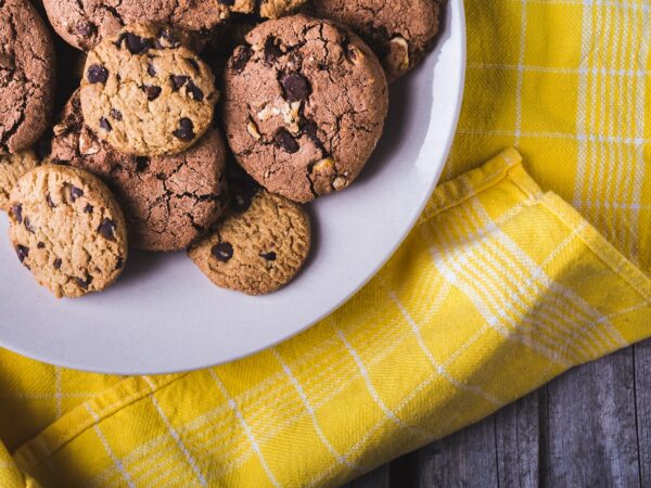 Cookies de proteína vs. biscoitos comuns. O que você ganha em nutrição?