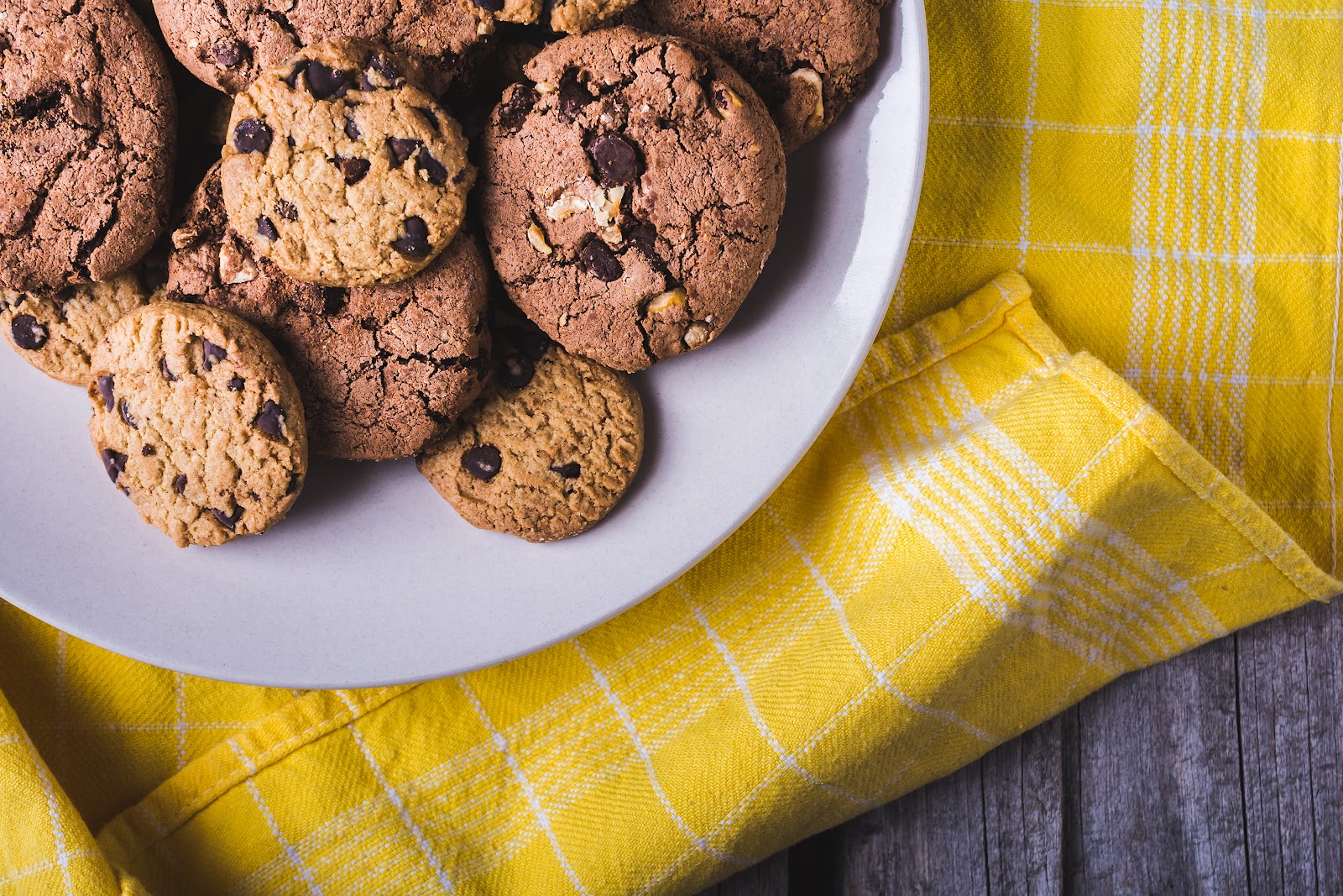 Cookies de proteína vs. biscoitos comuns. O que você ganha em nutrição?